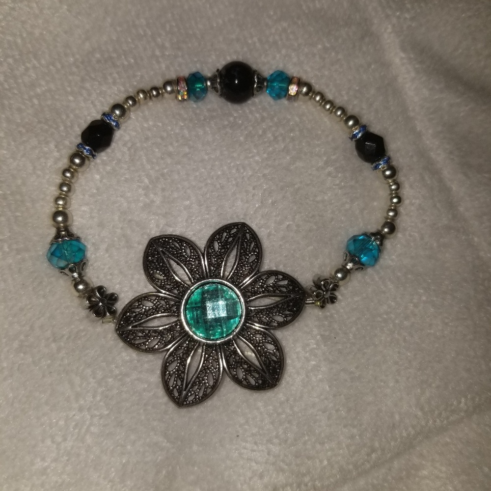 HandmadeTurquoise/Silver Flower Stretch Bracelet